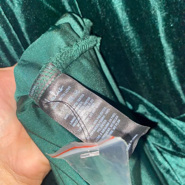 NWT Lulus Classic Elegance Emerald Velvet Sleeveless Mock Neck Maxi Dress Medium - Image 9