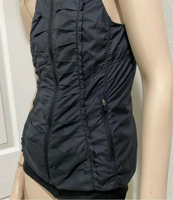 LULULEMON Black Lightweight Pleated Reflective Vest Size 4 - Image 6