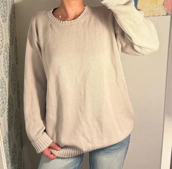 Brandy Melville Crewneck Sweatshirt - Image 2