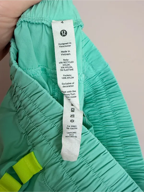 Lululemon Drop-In Pocket High-Rise Hiking Short 4" Wild Mint - Image 4