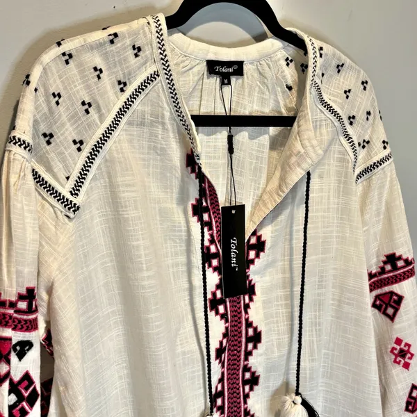 Tolani NWT Delphi Embroidered Long Sleeve Top - size Medium - Image 2