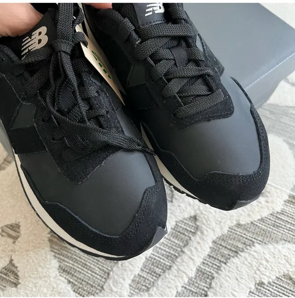 237 Black Running Sneakers Size 6 NEW - Image 2