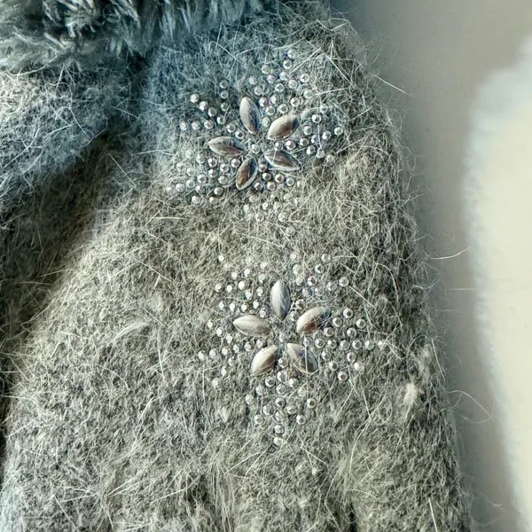 Fuzzy Grey Gloves with Snowflake Accents NWT - Image 4
