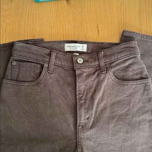 A&F Ultra High Rise 90s Straight Jean in Brown - 26S Curve Love - Image 9