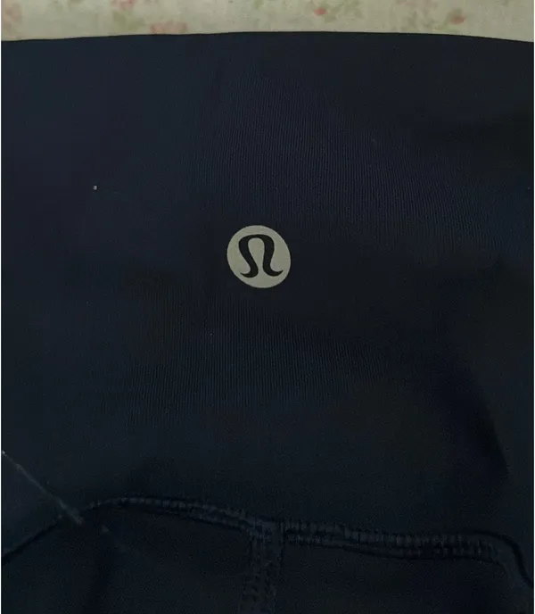 Navy Lululemon Leggings 25" - Image 5