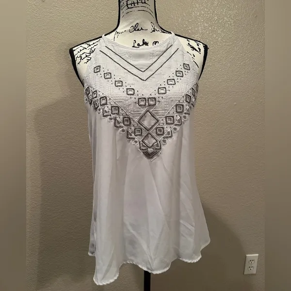 Banana Republic Beaded White Embroidered Bib Boho tank sz M - Image 2