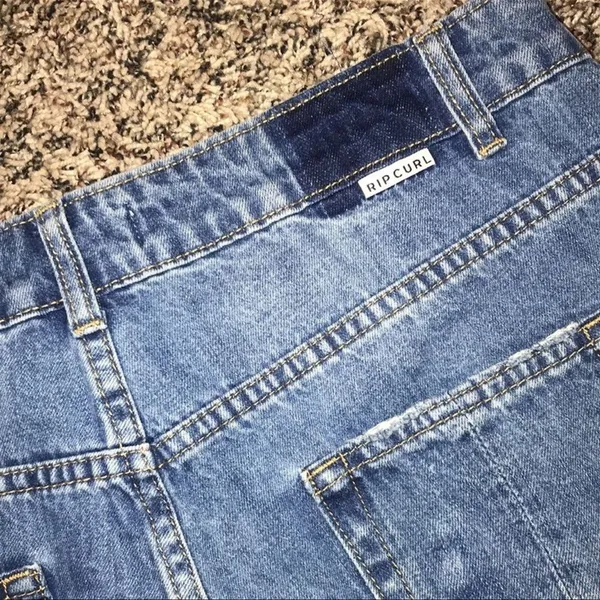 Rip Curl Denim Cutoff Distressed Shorts – Size 30 - Image 4
