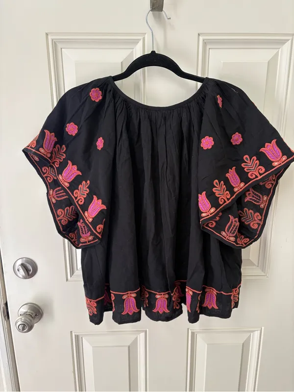 Roller Rabbit Jodha Embroidery Gracia Top Size Large - Image 4