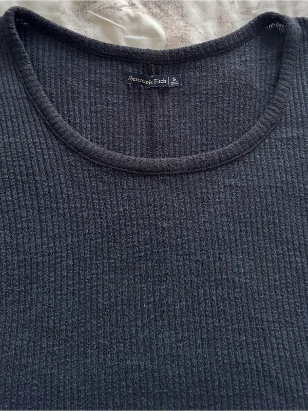 Abercrombie & Fitch Black Ribbed Scoop Neck Short Sleeve Tee, size S lettuce hem - Image 9