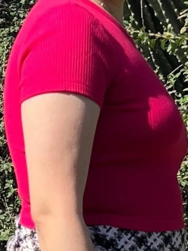 Hot pink Uniqlo ribbed tee. - Image 3