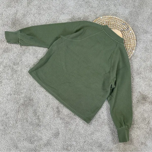Madewell Women’s MWL Textured Waffle V-Neck Henley Sweatshirt in Faded Palm M - Image 6