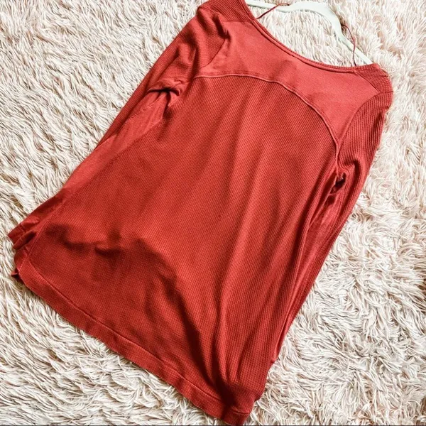 Free People Malibu High-Low Thermal Top in Red XS - Image 10