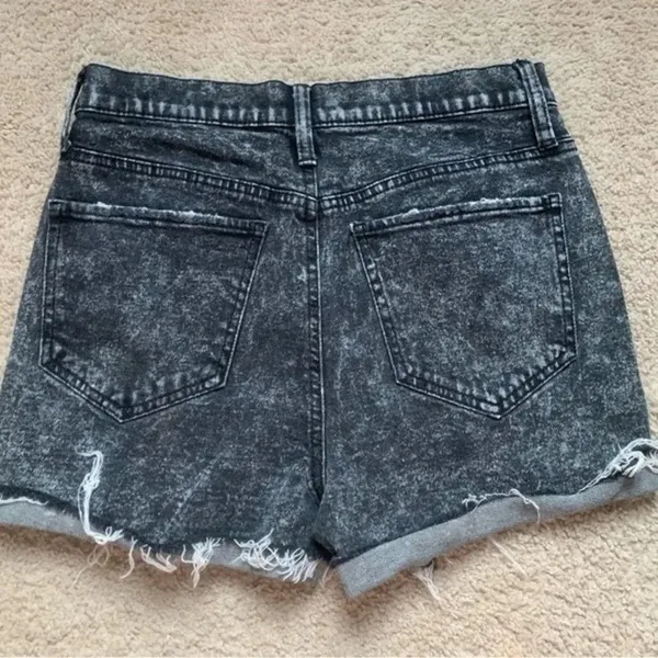 SO High Rise Distressed Stretch Black Mom Shorts Size 28 - Image 3