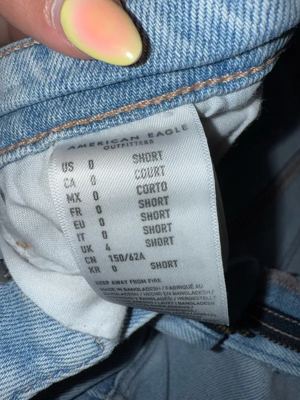 American Eagle Mom Jeans - Image 3