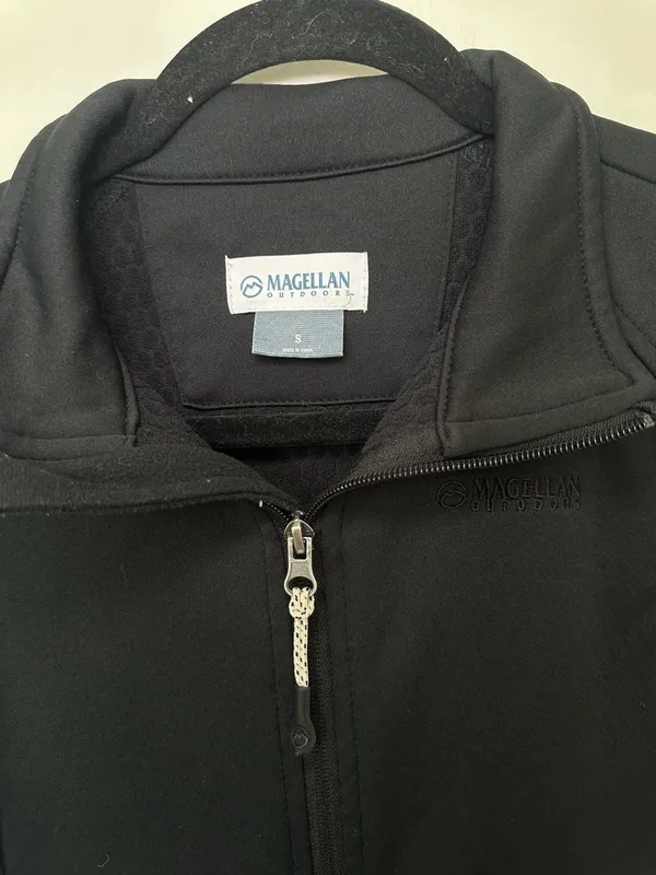 Magellan Outdoors Women's Black Full-Zip Fleece and Softshell Vest Size S - Image 2