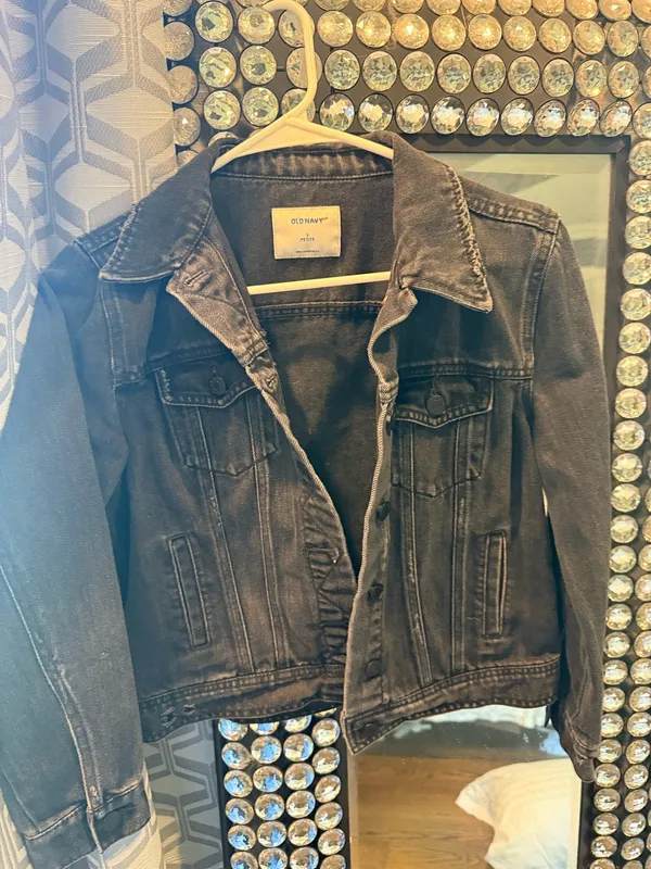 Old navy black jean jacket - Image 3