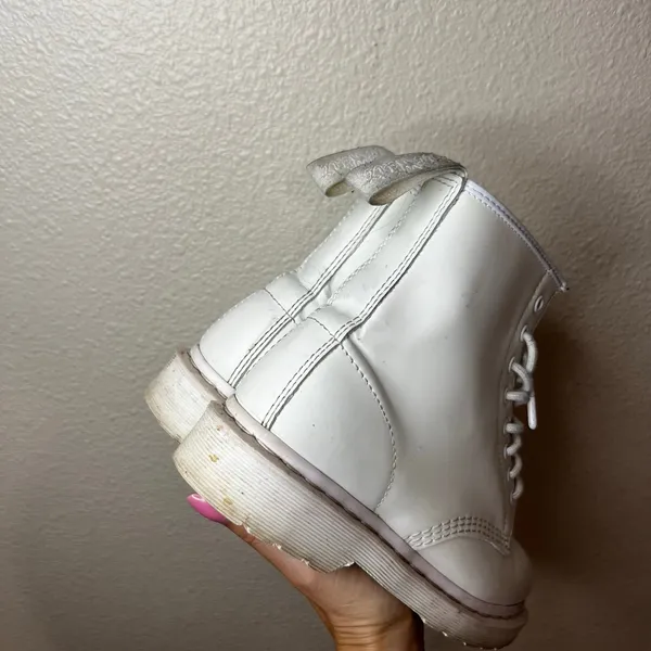 Dr. Martens white monochromatic smooth leather 1460 combat boots ladies US 8 - Image 3