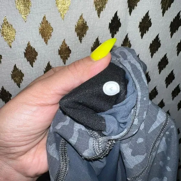 Lululemon leggings camo pattern gray size 4 - Image 4