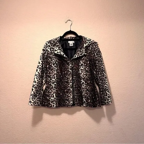 ‎NWOT. Beautiful and Classy Lull Medium Leopard blazer. Black - Image 3