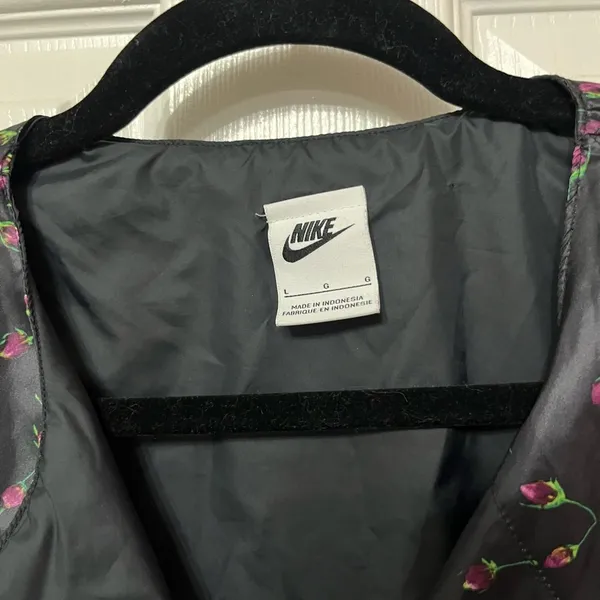 Nike‎ Sportswear Icon Clash Quilted Jacket black floral size large - Image 7