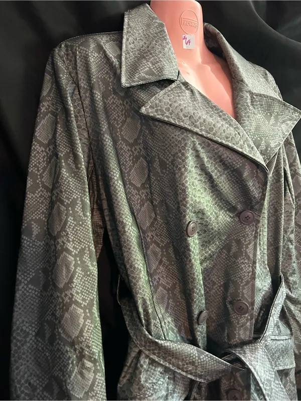 Colebrook & CO. Women’s Metallic Gray Snake-Print Lightweight Trench Coat MD - Image 5