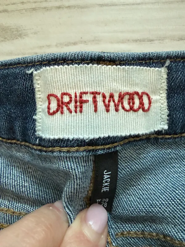 Anthropologie Driftwood Rainbow Embroidered Jackie Jeans - Image 4