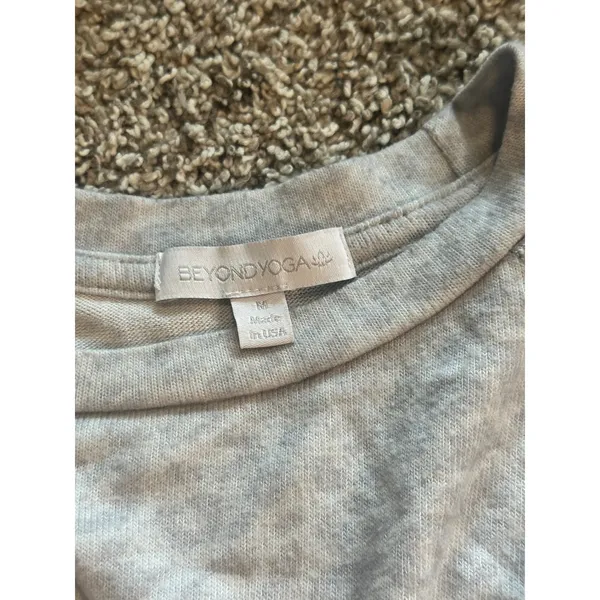 Beyond Yoga Leopard Printed Favorite Raglan Crew Pullover Gray PH7545 Womens M‎ - Image 4