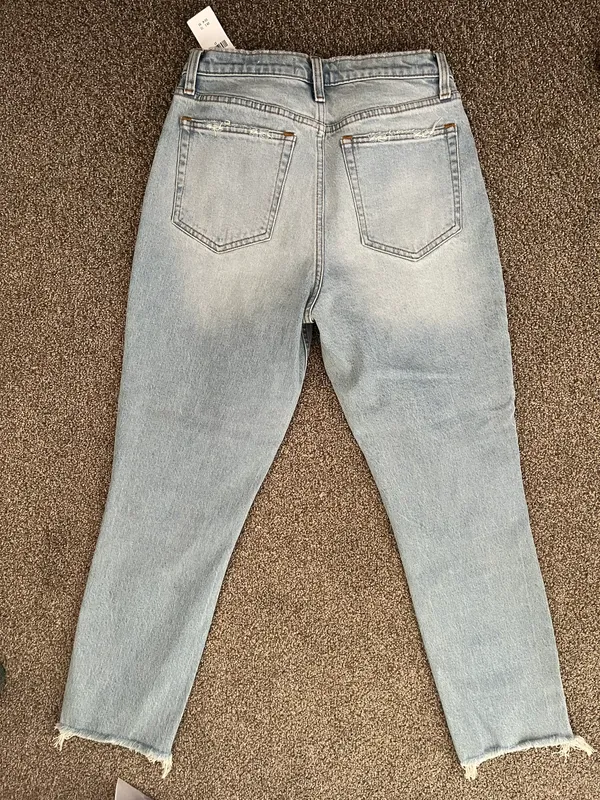 NWT Abercrombie and Fitch High Rise Mom Jean 4R - Image 3