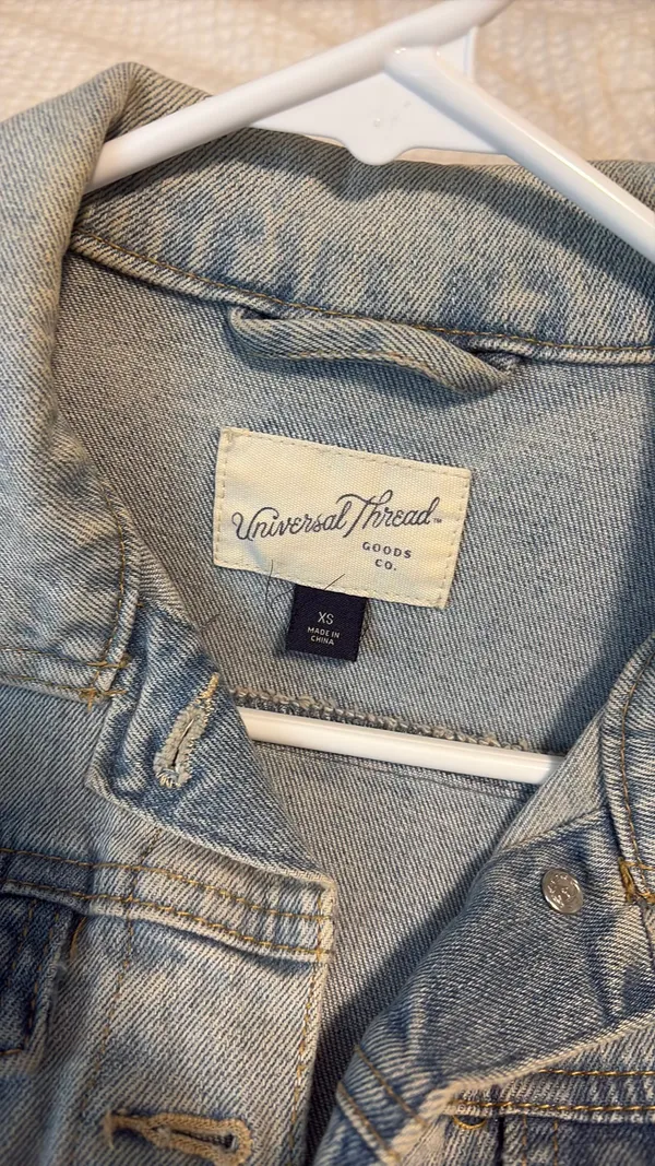 Universal Threads Denim Jacket Women’s - Image 2