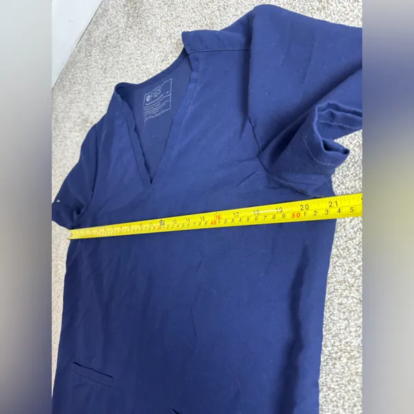 FIGS Casma 3 Pocket Scrub Top Women Medium Blue Stretch Medical Nurse Uniform - Image 4