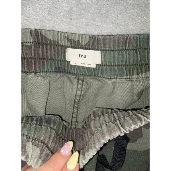 Aritzia TNA Alix Pant High-waisted Elastic Cuff Camo Joggers Size Medium - Image 3