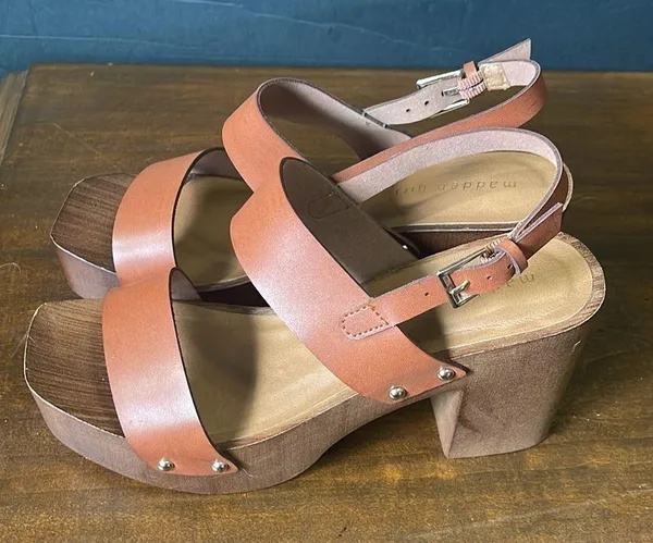 Madden girl tan wedge sandles sz 8 - Image 5