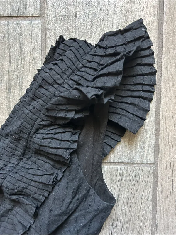 Ruffled V-Neck Maxi Dress in Black - Image 3