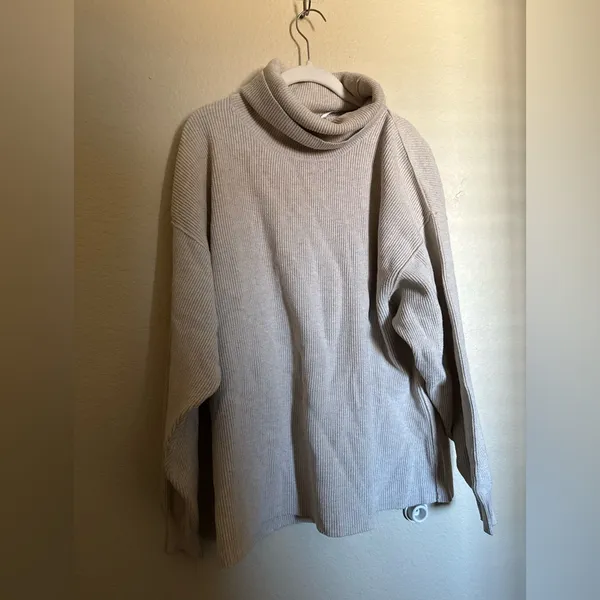 Free People softly‎ structured sweater size medium in tan beige oat - Image 3