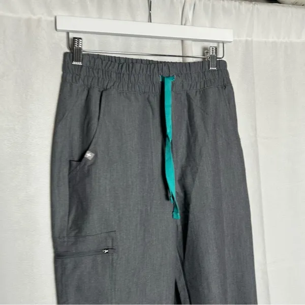 NWT Figs Woman’s Zamora Gray High Waisted Scrub Pants Size XS Petite‎ - Image 3