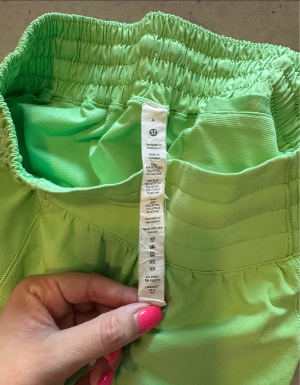 Lululemon Hot Shorts 4" - Image 3