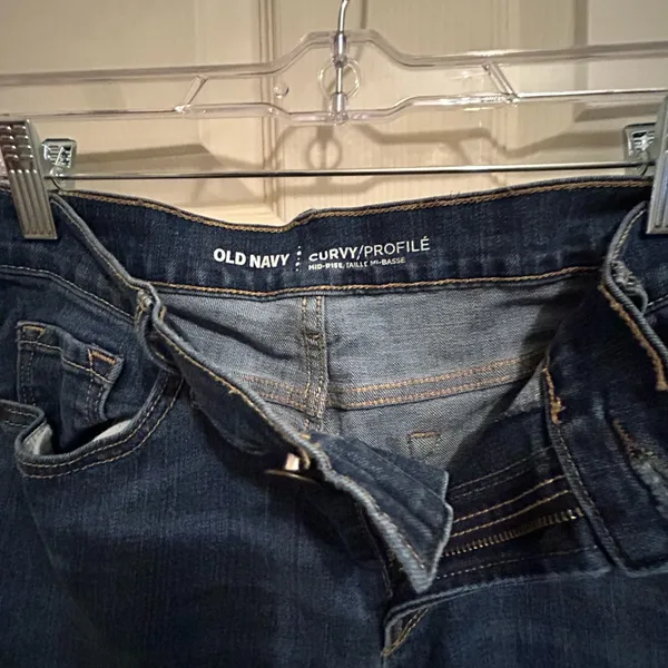 Old Navy Women's curvy profile mid rise jeans - size 8 short - Image 7