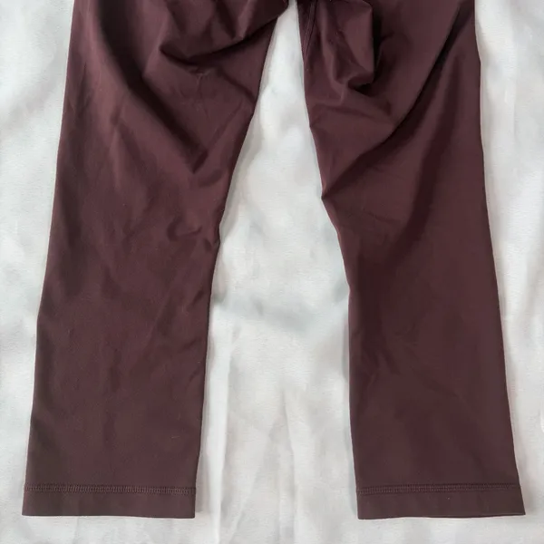 Lululemon Women Size 8 Burgundy Crop Capri Leggings Yoga‎ Pilates Athletic Pants - Image 6