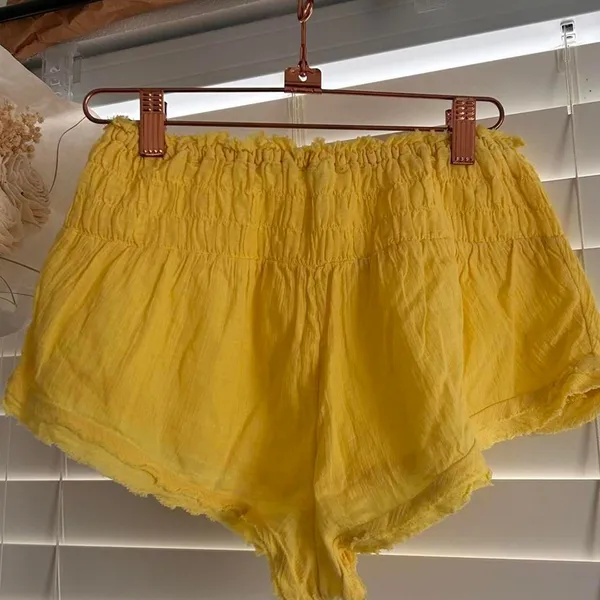 Anthropologie yellow gauzy smocked flowy micro shorts size XXS - Image 3