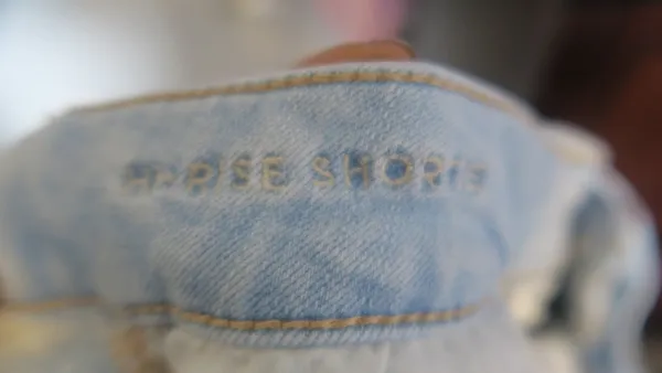 American Eagle Outfitters next level stretch hi-rise shortie jeans in light wash blue size 6. - Image 8