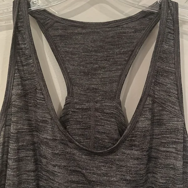 Lululemon Women's Gray Tank‎ Top Halter Back Size Small - Image 2