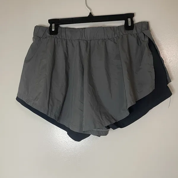 Free People FP Movement Lined Run For It Running gray black shorts size large - Image 6