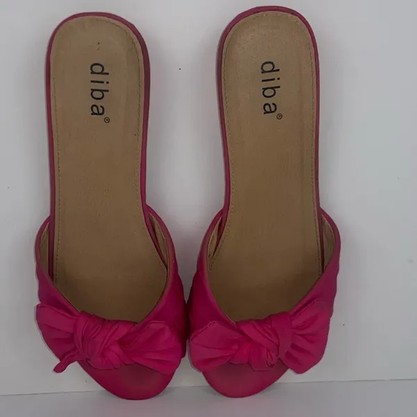 Pink Sandals Flip Flips Size 8 Runs Small - Image 8