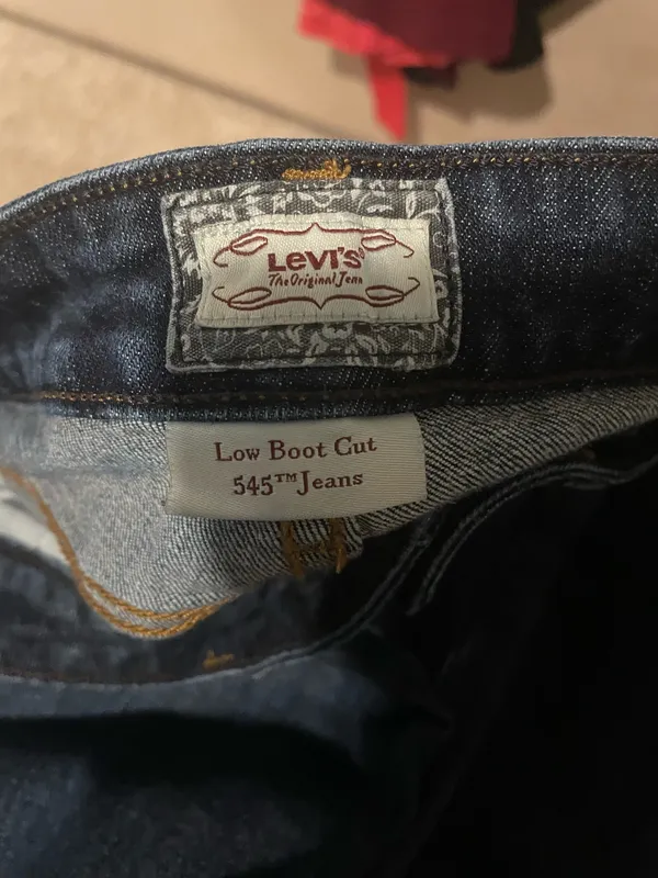 Levi 525 Low Bootcut Women’s Jeans Size 6 - Image 4