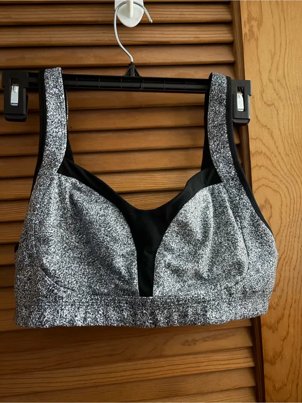 Lululemon Tata Trainer Sports Bra in rio mist white black size 34C - Image 3