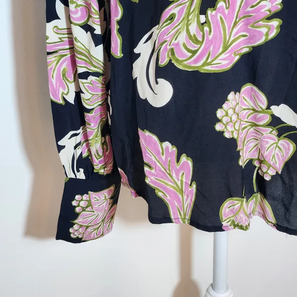 Karen Kane Black and Pink Floral Print Blouse Size Medium NWT - Image 3