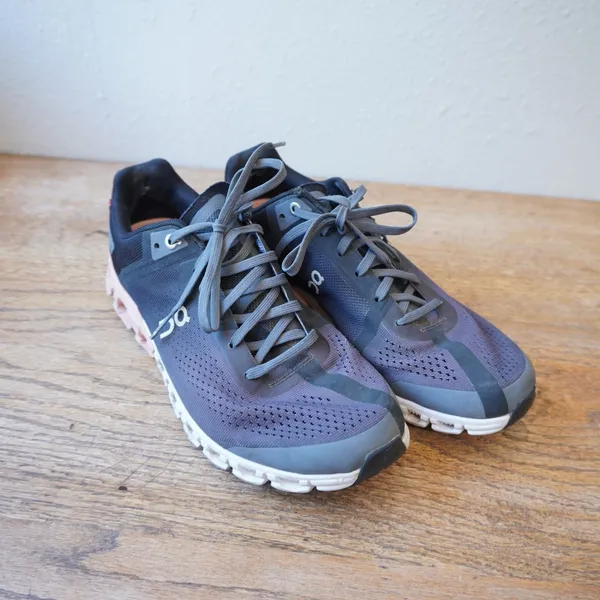 On Cloud Running Shoes Women's Size 9 Grey Pink Fair Cloudflow Low Top Sneakers - Image 2