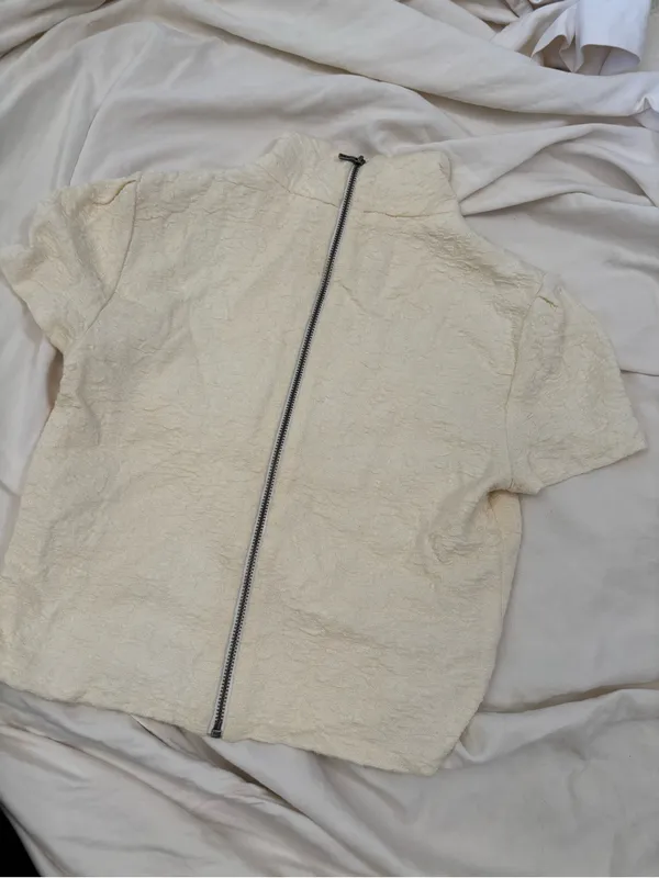 Alice + Olivia Ivory Textured Mock Neck Short Sleeve Zip Back Top Size 2 - Image 4