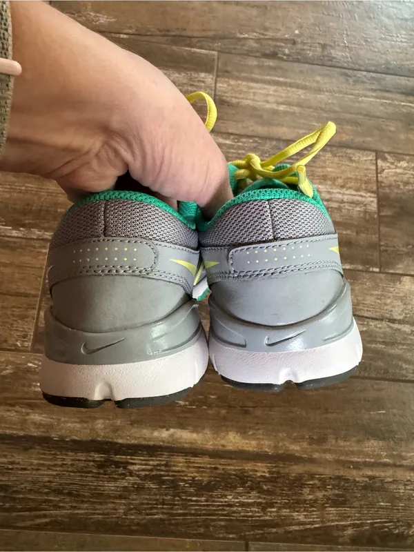 Nike Flex Trainer 2 athletic shoes with yellow & teal accents women’s size 8.5 - Image 6