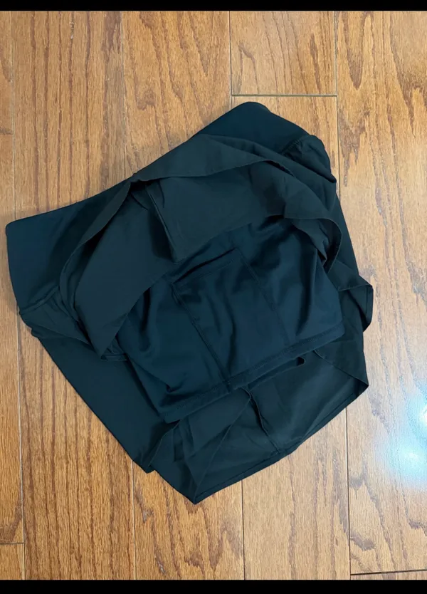 Black Athletic Flowy Activewear Workout Shorts - Size Medium. Gently warn and excellent condition. Under shorts with pockets. Measurements approximately 14” waste, not fully stretched out x 13.5” long. Non-smoking home. priced to sell at as is condition. Don’t like my price, make reasonable offer! And thank you for checking my closet. - Image 3